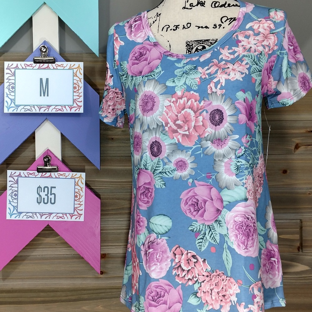 LuLaRoe NWT Medium Classic Tee